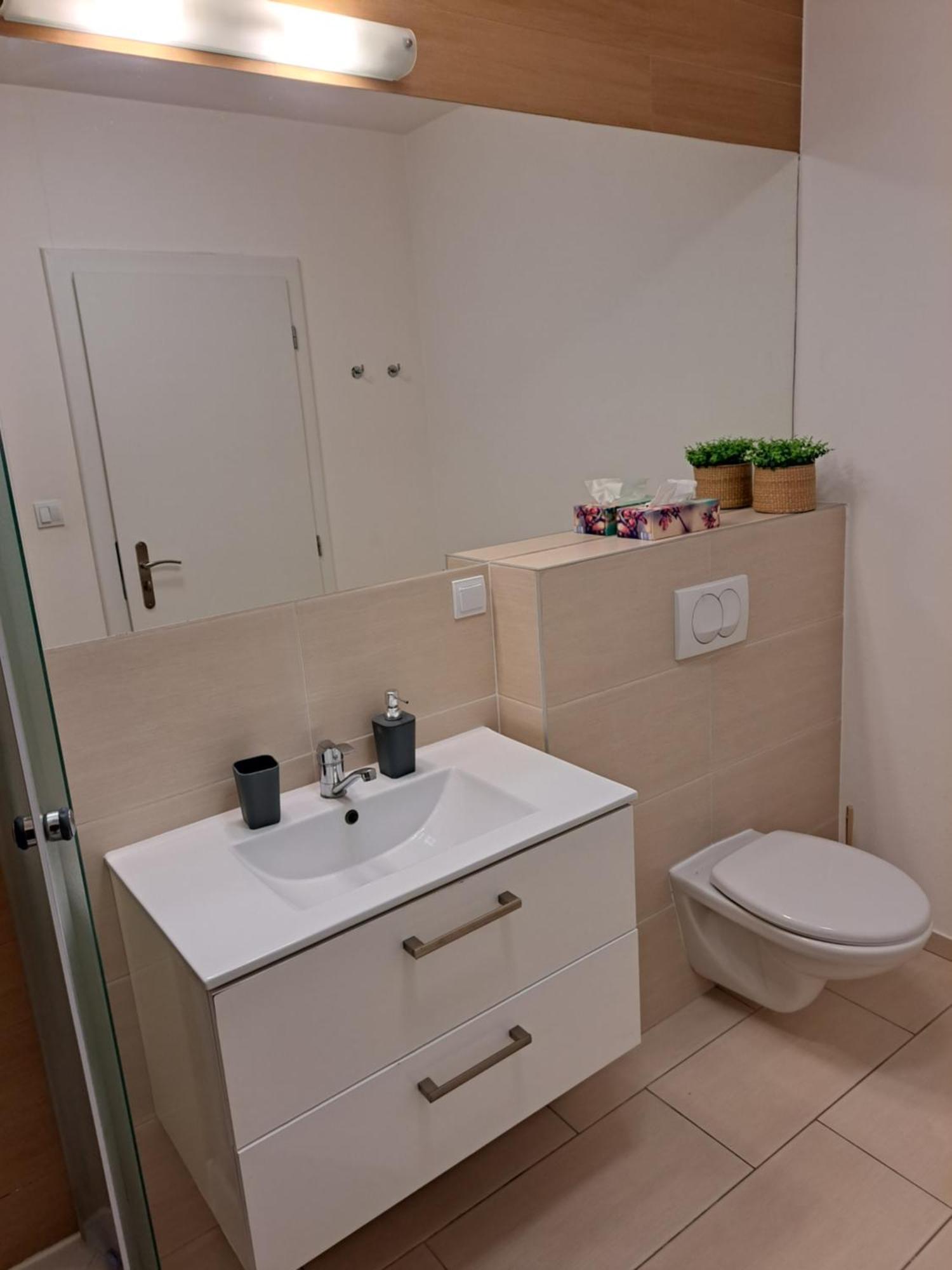 Adam Apartman Caşonia Exterior foto